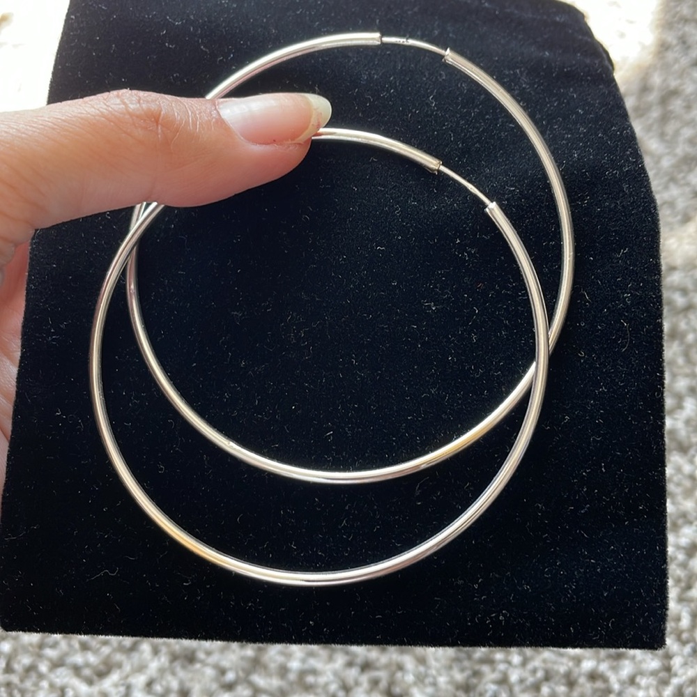 18k White god Large Hoops - Picture 3 of 12